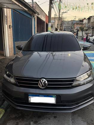 VOLKSWAGEN JETTA 2.0 COMFORTLINE FLEX 4P TIPTRONIC